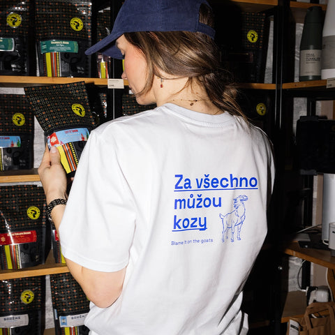 La Bohème Café Unisex tričko Za všechno můžou kozy