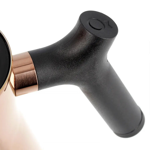 Fellow Stagg Mini Kettle - Copper konvice zlatá - La Boheme Cafe - Pražírna výběrové kávy